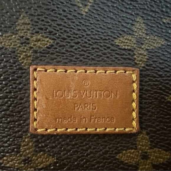 Authentic Louis Vuitton vintage saumur