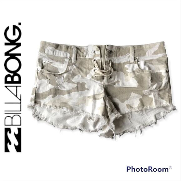 NEW billabong camo distressed denim shorts